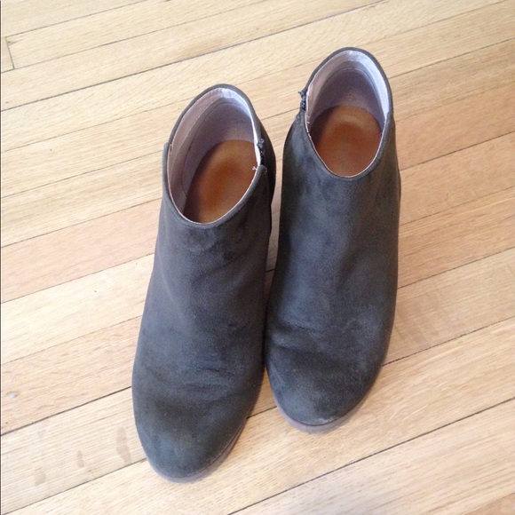 Old Navy Sueded Block Heel Olive Booties - Picture 5 of 6